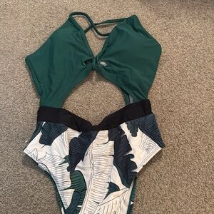 CUPSHE one- piece bathing suit